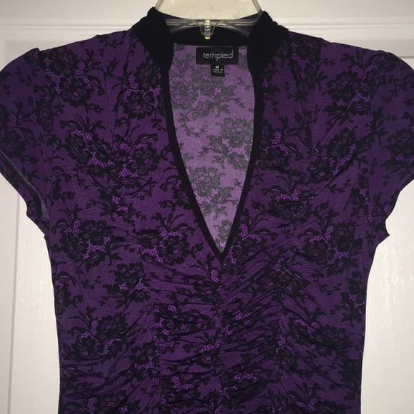 •Tempted• V-Neck Lace Design Top - Picture 2 of 3
